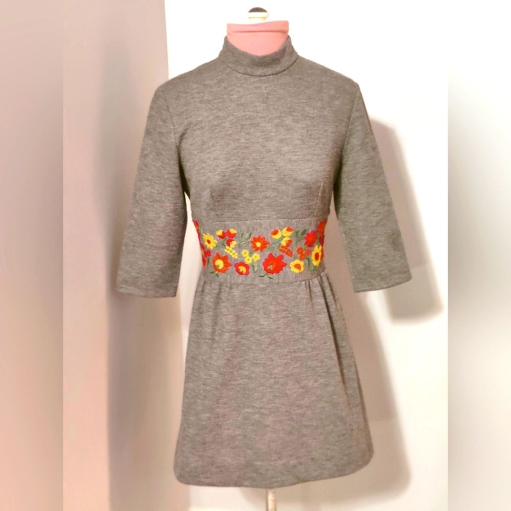 60s mod spy girl Twiggy mini dress  gray  floral embroidery vintage retro  gogo